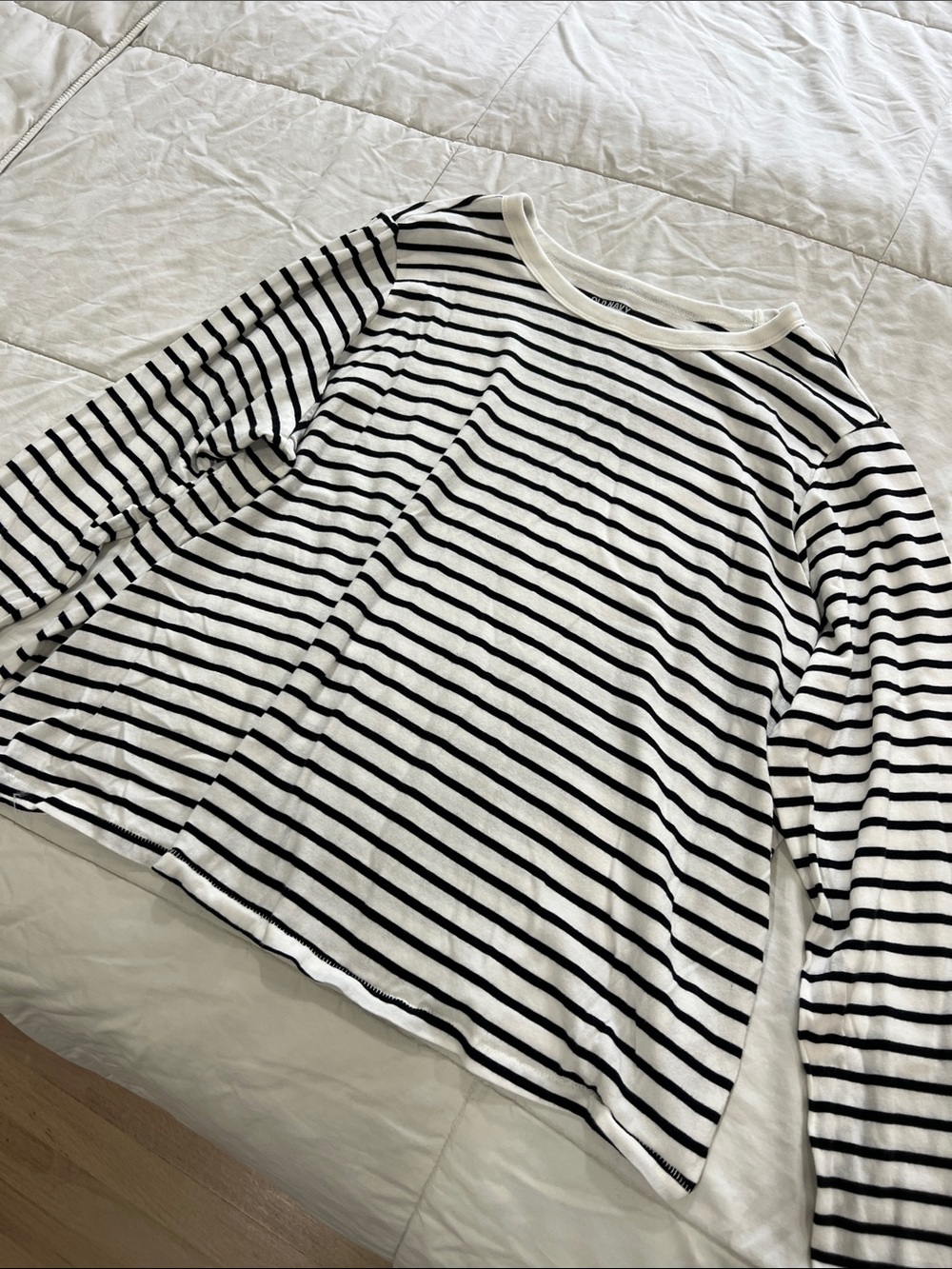 Striped Long-Sleeve Crew Neck Shirt - Black & White